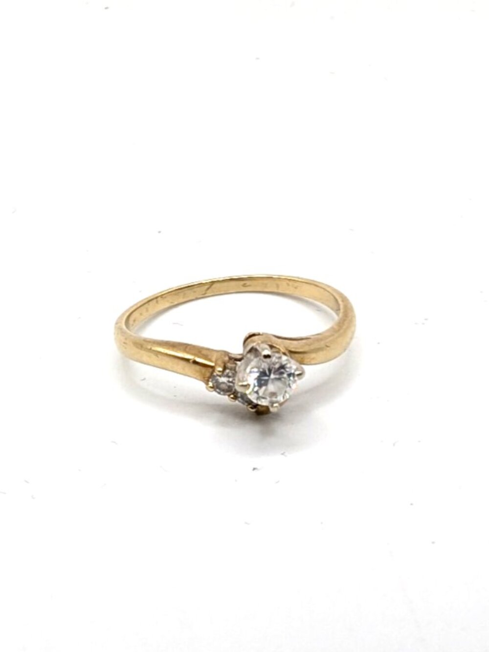14k Yellow Gold 1 x 0.2ct + 2 x .025ct Diamond Ladies Ring sz 6 Weighs 1.82g GUC